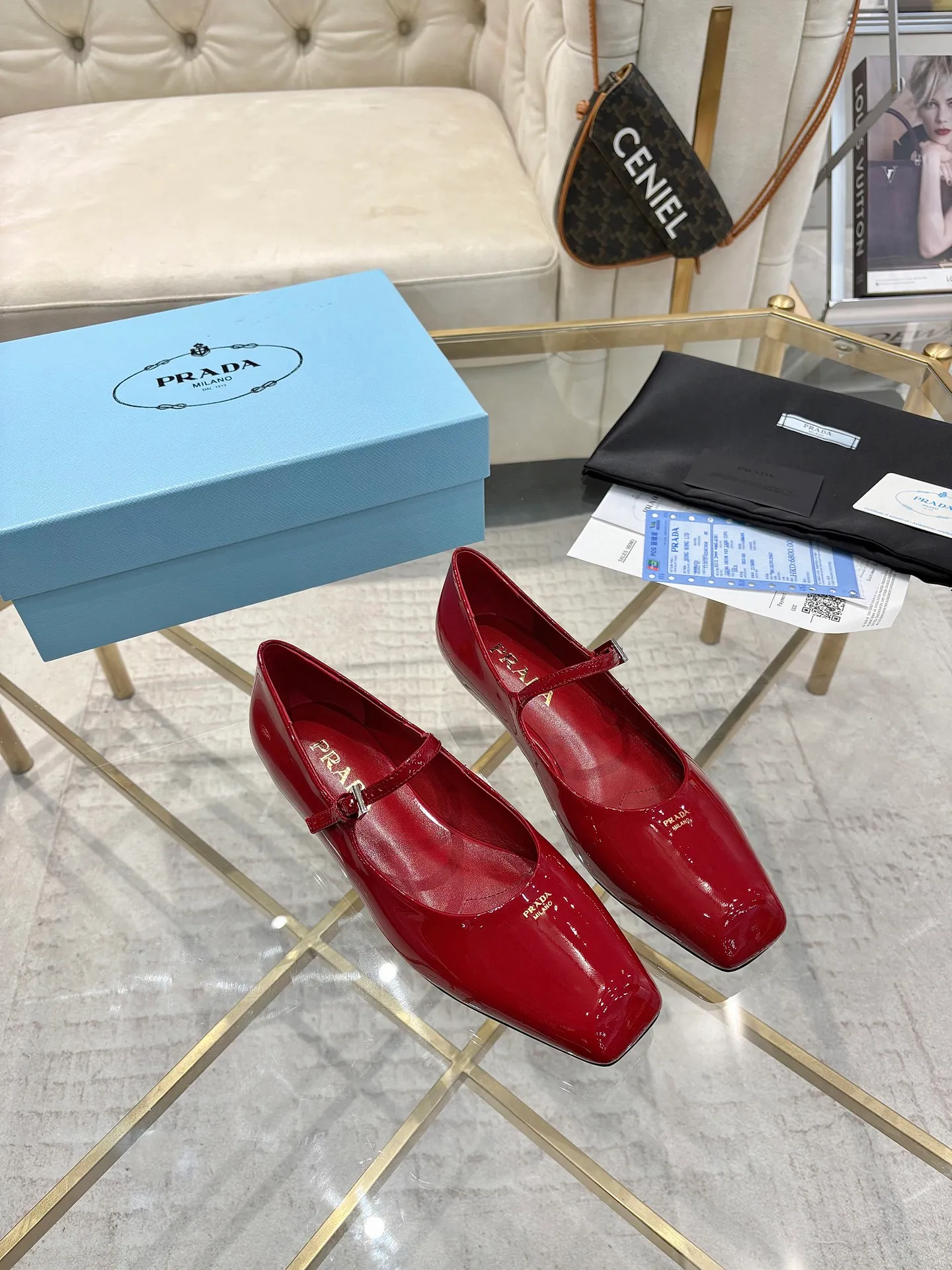 👟👟Ex-factory price 580👟👟 (imitation leather bottom-20) New arrival 👉Ready stock👈Remove the original board and make a 1:1 replica‼ ️ The highest version of Prada's early spring catwalk hot style 😘The latest spring style Retro Mary Jane series Genuine leather sole, simulated leather sole, a must-have for goddesses Super comfortable on the feet, reducing age 👉The upper is made of imported cowhide leather, comfortable and small square toe, retro and playful, lining + foot pads, imported sheepskin lining, breathable and comfortable (1.5 high small insert heel) ) Matched private model buckle (all original logos) Size 35M-39M (34 40 41 42 customized, non-returnable and non-exchangeable)